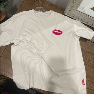The standard lips tee